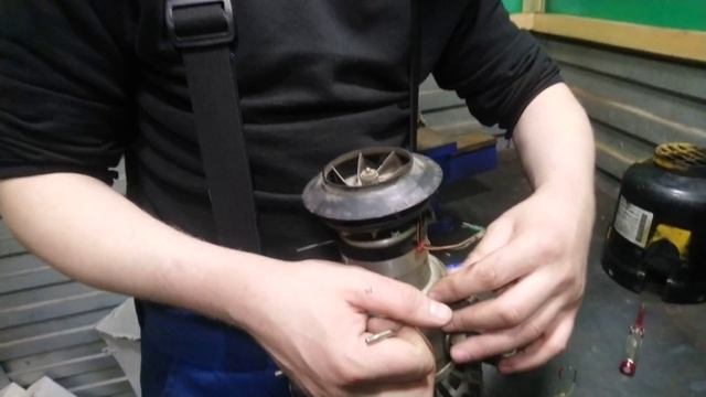 Шура Балаганов ремонтирует отопитель кабины планар 4дм 24. смотреть онлайн