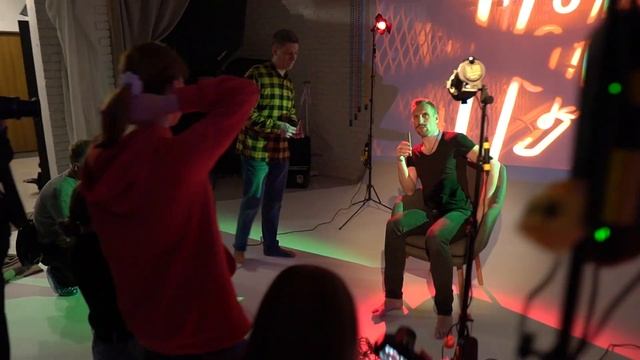 Фотосъёмка в стиле "Нуар" с использование света Dedolight. Схема света и backstage. смотреть онлайн