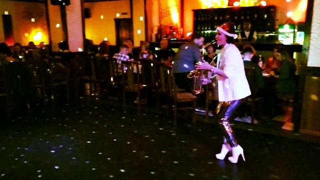 сначала танцуем.потом поём.mp4 смотреть онлайн
