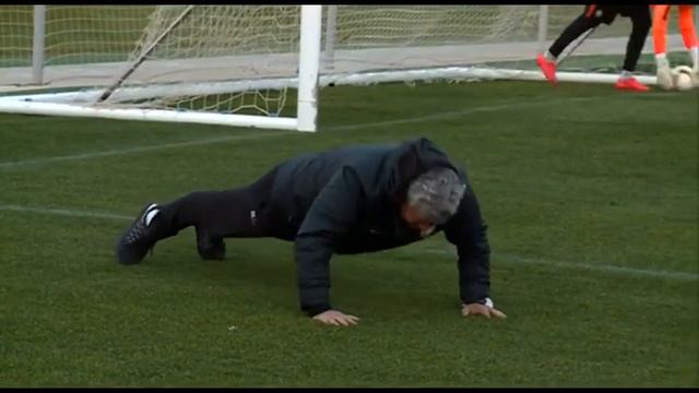 Луческу показал, как отжимается в 70 лет