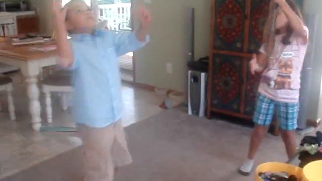 Lenin & Rhiannon Dancing.MPG смотреть онлайн