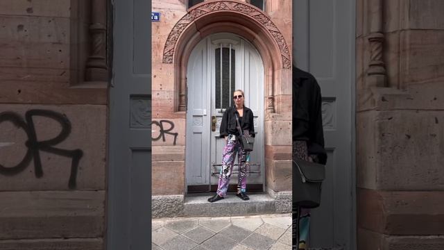 Образ с винтажными брюками в пижамном стиле #fashion #outfitideas #ootd смотреть онлайн