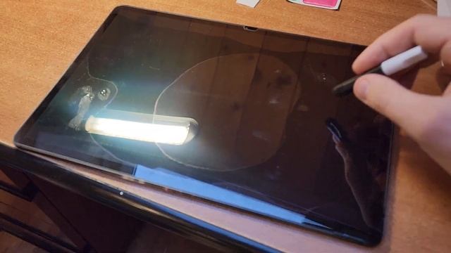Как наклеить защитное стекло на планшет дома смотреть онлайн