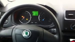 Skoda Fabia 2010 года сбросить значок ключ и надпись сервис «CERVICE» на табло