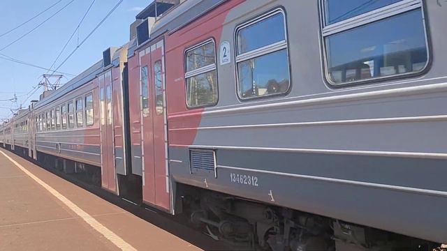 Электричка ЭД4М 0387 Спутник РЭКС отправляется со станции Сергиев Посад смотреть онлайн