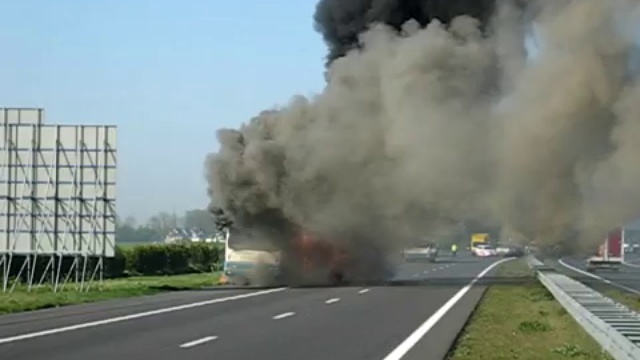 Автобус горит