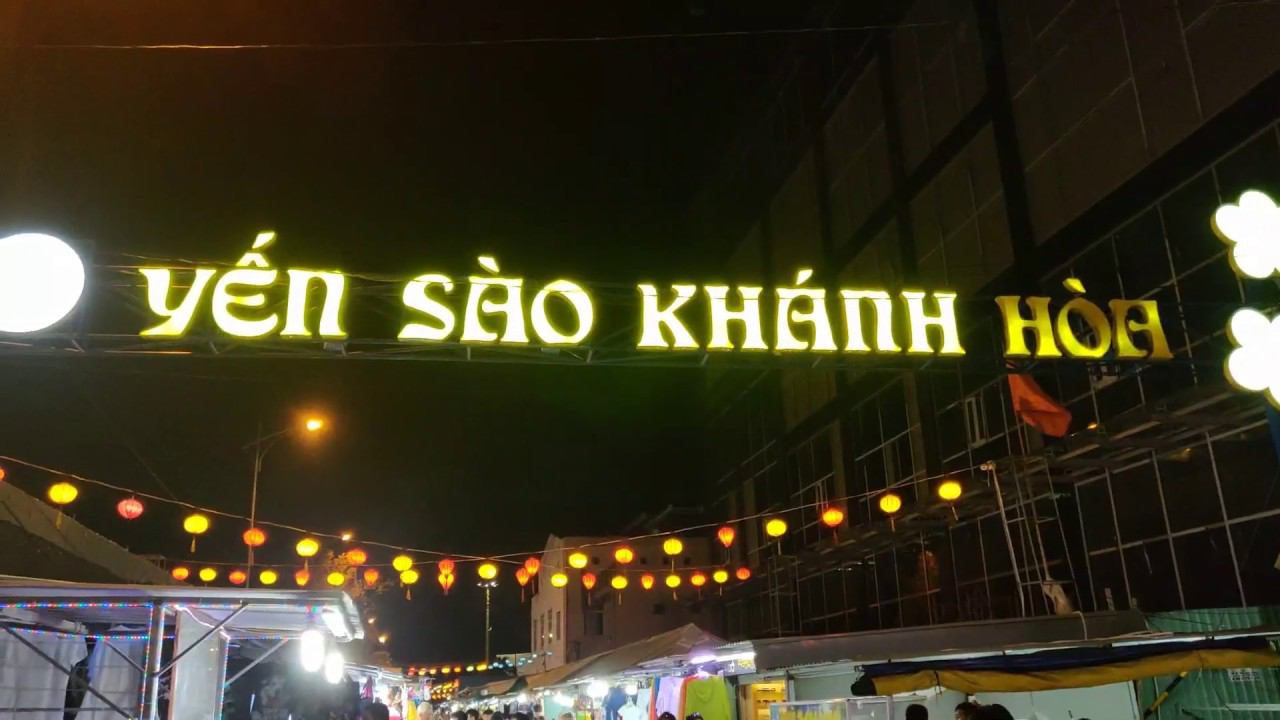 Вечерний рынок в Нячанге, Вьетнам