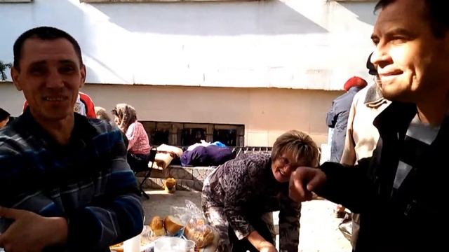 кормление бомжей и малоимущих смотреть онлайн