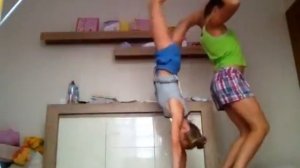 Акробатический трюк вдвоем/ gymnastics