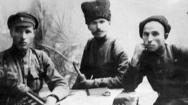 «Говорил я ему, дураку...»: о чем Буденный предупреждал Чапаева смотреть онлайн