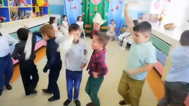 Частушки ко Дню Матери в исполнении мальчиков подготовительной группы смотреть онлайн