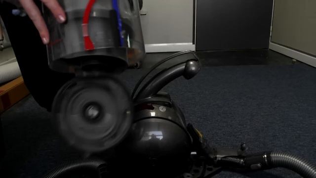 Les Numériques : aspirateur Dyson DC52 Cinetic démontage смотреть онлайн