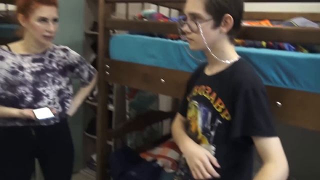 УЧИТЕЛЬНИЦА ШКОЛЫ ПРИШЛА ДОМОЙ К ГРИФЕРУ В РЕАЛЬНОЙ ЖИЗНИ ИЗ-ЗА ИГРЫ В МАЙНКРАФТ! смотреть онлайн