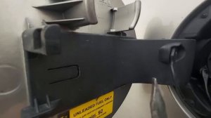 Как снять лючок бензобака Kia Ceed JD
