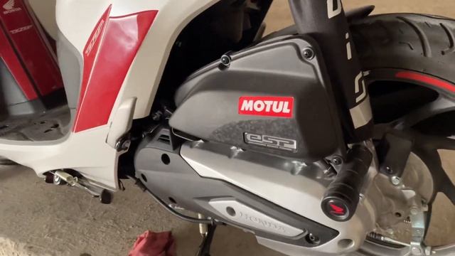 #HONDA DİO# ŞANJIMAN YAĞI DEĞİŞİMİ 65/70 ML KONULMASI смотреть онлайн