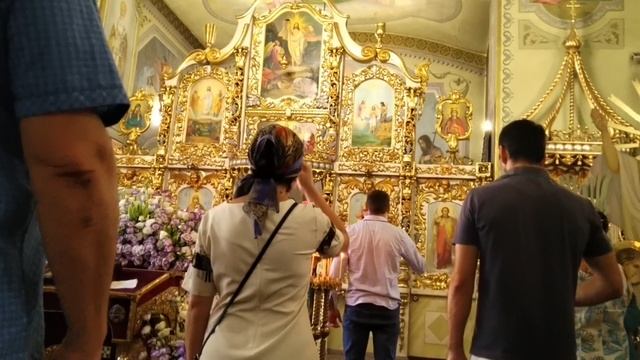 Служба в храме Воскресения Христова в Ялте смотреть онлайн