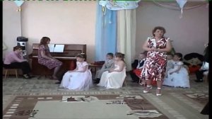 Шапокляк на выпускном утреннике в детском саду.