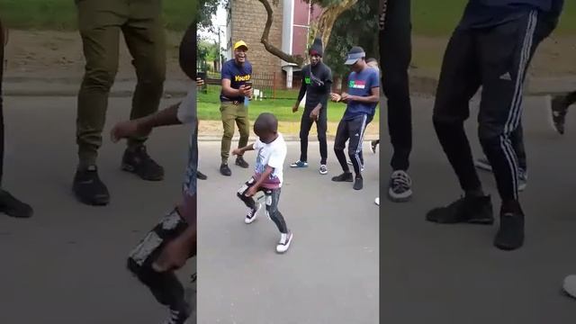 A young Zambia dancing on youth day смотреть онлайн