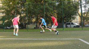 Как ОБЫГРАТЬ БОЛЬШИХ ИГРОКОВ? Как НЕ ТЕРЯТЬСЯ когда получаешь мяч в футболе? футбольные советы