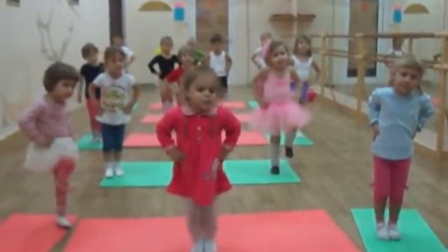 Малыши. Когда-то мы были такие))). Театр танца "АртиKIDS" г. Иркутск смотреть онлайн