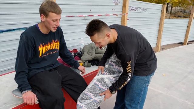 НОВЫЙ БЕТОННЫЙ СКЕЙТ-ПАРК В ДНЕПРЕ! СЛОМАЛ СКЕЙТБОРД смотреть онлайн