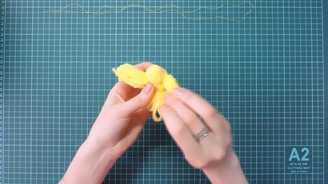 Цыпленок из ниток. Мастер-класс. смотреть онлайн