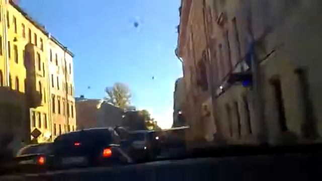 Открыл огонь из пистолета по машинам посреди трассы смотреть онлайн