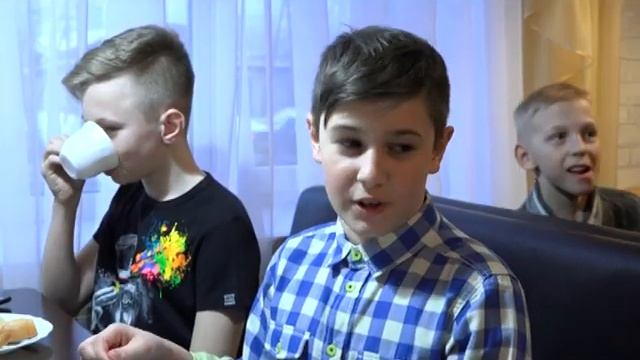 Школьники делали «гамбургер по-русски» из Муромского калача смотреть онлайн