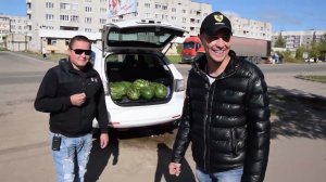 Акция добрых дел / Раздаём детям арбузы за конкурсы