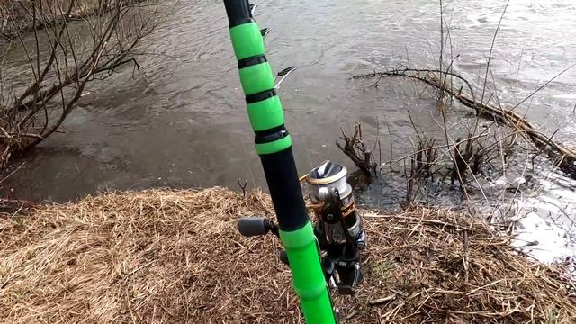 Рыбалка на ТИРОЛЬКУ/Река КИПИТ- Рыба идет на НЕРЕСТ!/Жор хоть КУЛЬ лови. смотреть онлайн