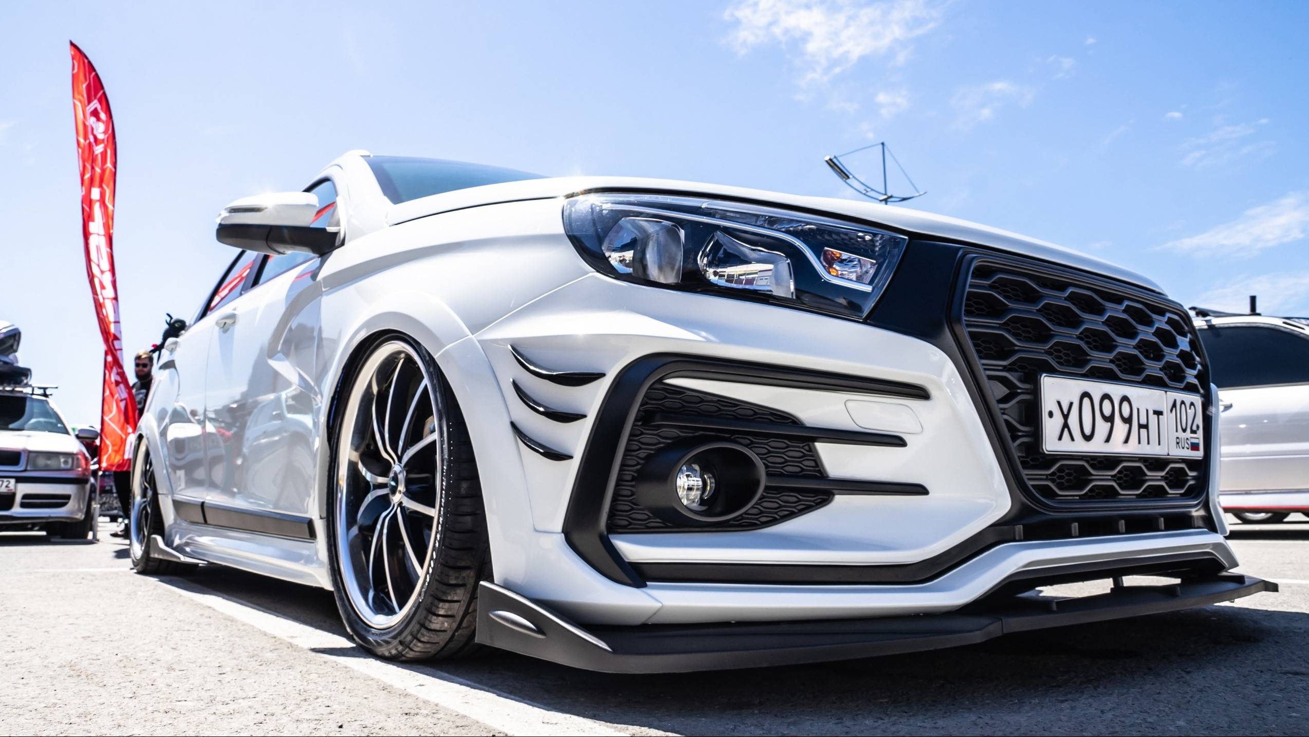 Lada Vesta SW в эксклюзивном СПОРТ обвесе едет на соревнования г. Курган смотреть онлайн