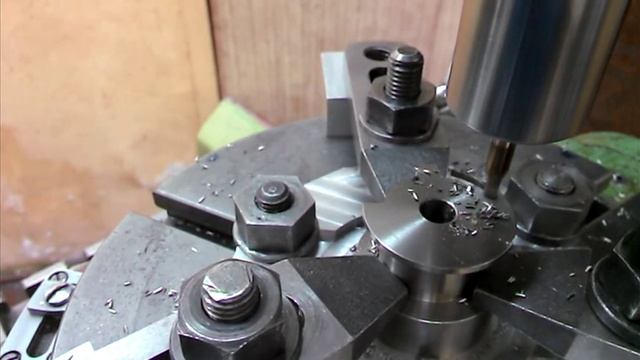 Обкатывание выступов на поворотном столе, титановый сплав смотреть онлайн