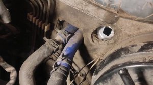 Лансер 9, ньюанс при замене тросика газа.