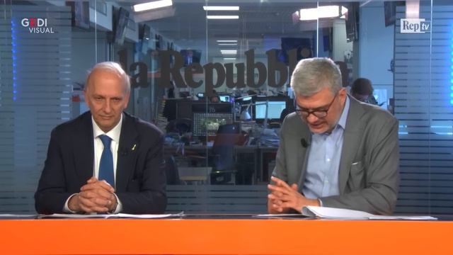 Nuova Maturità, precariato dei docenti, riforma dell'università: videoforum con il ministro Bussett смотреть онлайн