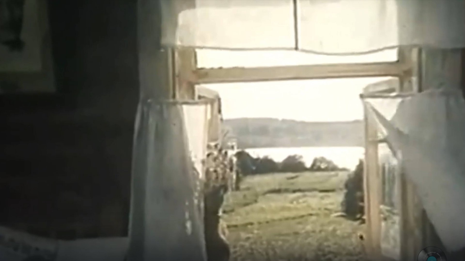 В конце 90-х эту песню пела вся страна. Домик окнами в сад смотреть онлайн