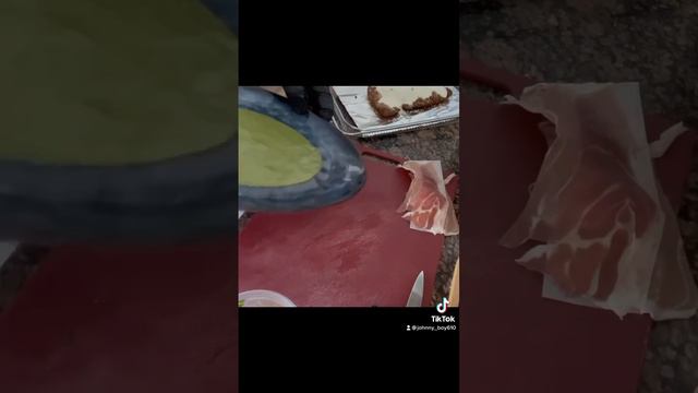 Bruschetta Chicken w/Prosciutto, Pesto & Basalmic Glaze. First attempt at a video. смотреть онлайн