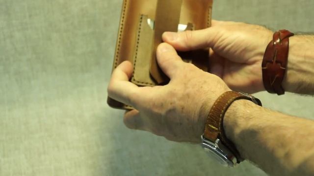 чехол-кобура для смартфона Redminote 9 из Crazy Horse растительного дубления.