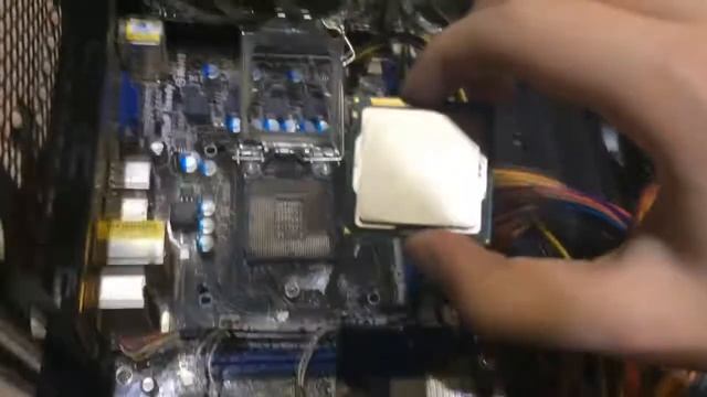 КАК ЗАМЕНИТЬ ТЕРМОПАСТУ НА ПРОЦЕССОРЕ ?! смотреть онлайн