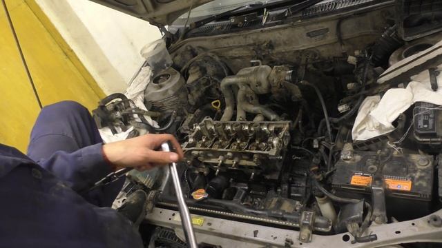 Тойота приехала на 2х цилиндрах. Разбор мотора 4EFE, Corolla. Замена прокладки ГБЦ. [БТ20] смотреть онлайн