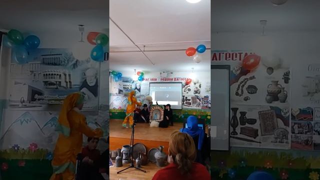 Я НА ПРАЗДНИКЕ "ОЧАГ МОЙ РОДНОЙ ДАГЕСТАН" СЦЕНКА "У РОДНИКА " Я ИСПОЛНЯЮ ГЛАВНУЮ РОЛЬ ГОРЯНКИ ?? смотреть онлайн