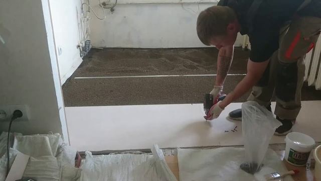 делаю кнауф супер пол , в старом кирпичном многоквартирном доме смотреть онлайн