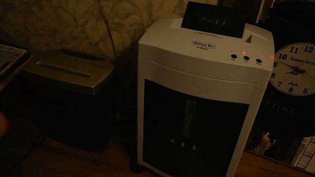 Шредер - прибор для уничтожения бумаги. смотреть онлайн