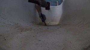 Как снять старый чугунный сифон с чугунной ванны.