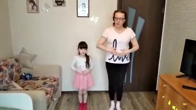 Веселая зарядка "У жирафа пятна, пятна..." смотреть онлайн