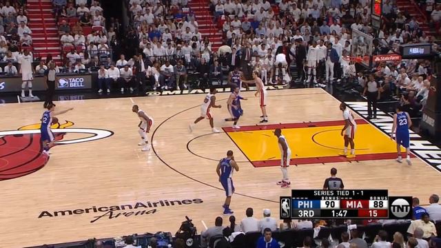 Dwyane Wade's crossover almost makes Justin Anderson fall! смотреть онлайн