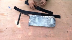 Электрик показал, как самому сделать лапти кошки для лазания по столбам