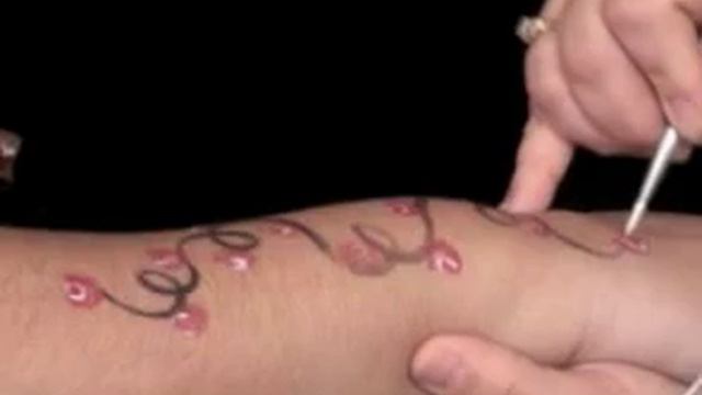 Free Flower face painting. смотреть онлайн