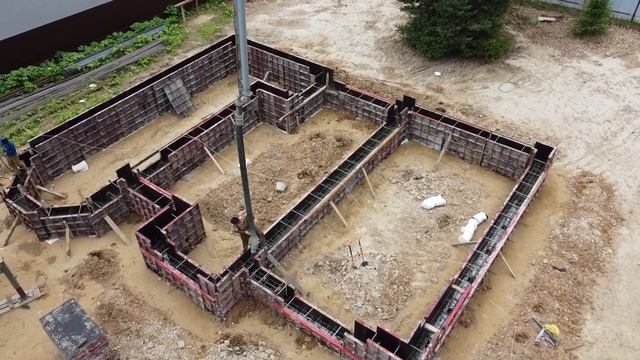 Свайно-ростверковый фундамент. Гараж в доме. смотреть онлайн