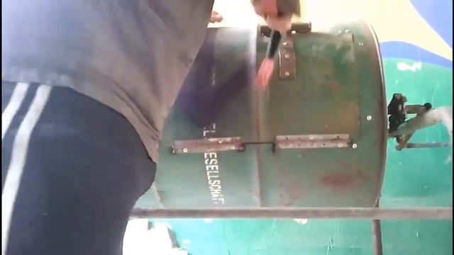 ручная Бетономешалка из бочки 200 литров часть 4 своими руками смотреть онлайн
