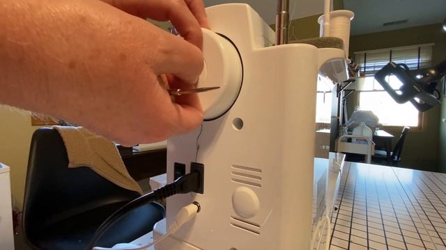 How to remove hand wheel on Brother PQ1500SL - Thread wound around hand wheel смотреть онлайн